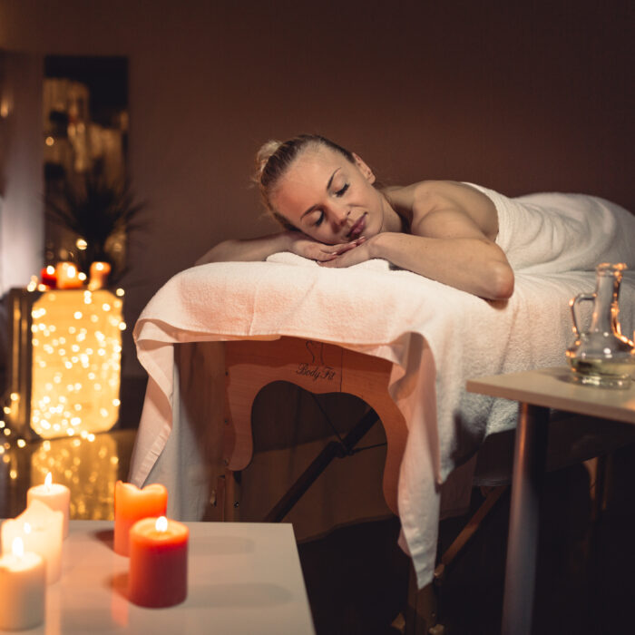 spa-massage-concept-with-woman